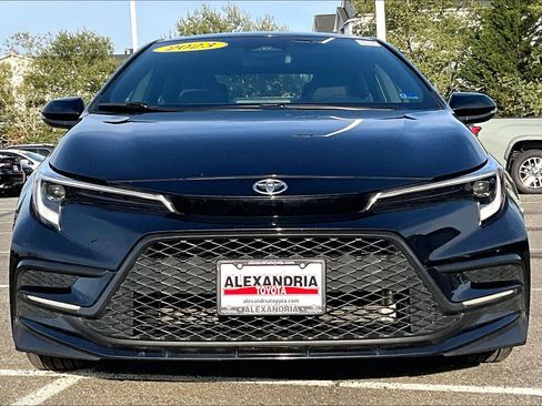 Used 2023 Toyota Corolla SE w/ SE Premium Package image 3