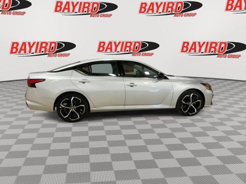 Used 2024 Nissan Altima 2.5 SR FWD image 9