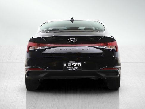 Used 2023 Hyundai Elantra SEL w/ Convenience Package image 4