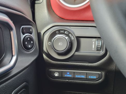 Used 2023 Jeep Wrangler Unlimited Rubicon 4xe AWD/4WD image 10