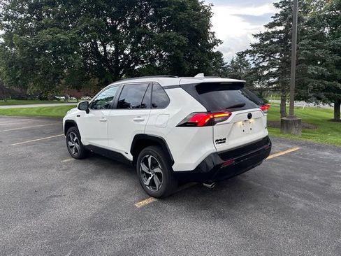 Used 2023 Toyota RAV4 SE w/ Weather & Moonroof Package AWD/4WD image 5