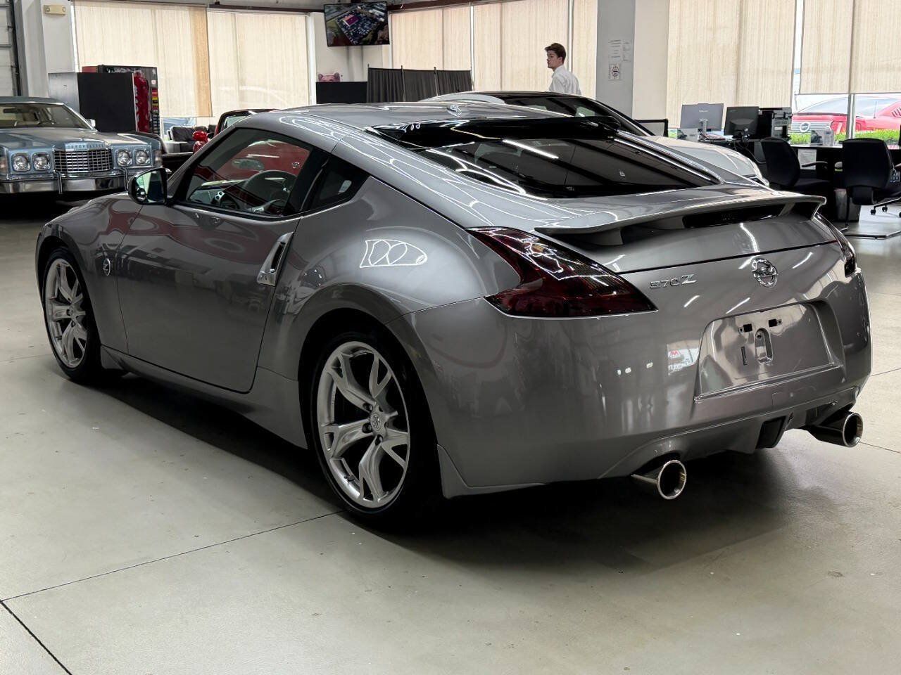 Used 2009 Nissan 370Z Touring w/ Sport Pkg RWD image 4