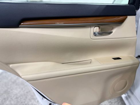 Used 2014 Lexus ES 300h ES 300h Sedan 4D image 36