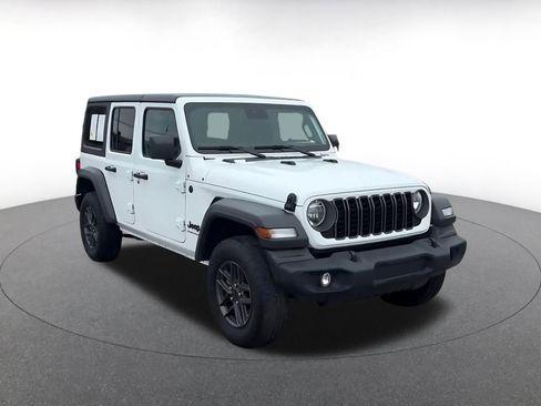 Used 2025 Jeep Wrangler Unlimited Sport AWD/4WD image 2