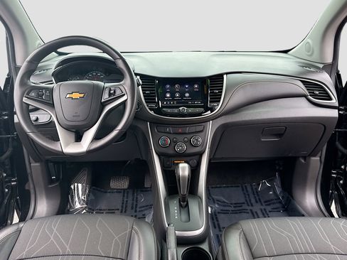 Used 2020 Chevrolet Trax LT w/ LT Convenience Package image 3