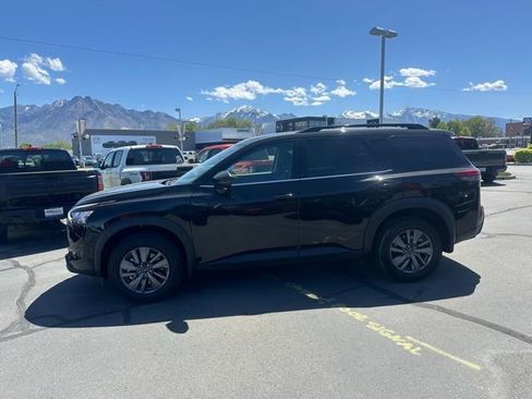 New 2025 Nissan Pathfinder SV w/ Black Appearance Package AWD/4WD image 6