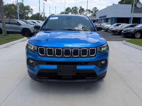 Used 2024 Jeep Compass Latitude AWD/4WD image 7