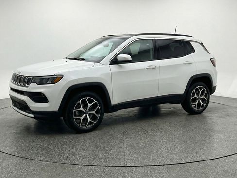 Used 2025 Jeep Compass Limited AWD/4WD image 3