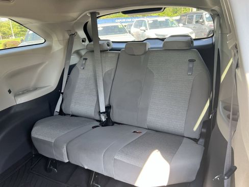 Used 2022 Toyota Sienna LE FWD image 24