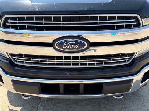Used 2018 Ford F150 Lariat w/ Equipment Group 502A Luxury AWD/4WD image 12