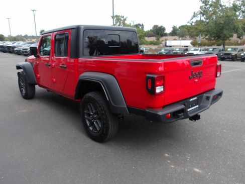 New 2025 Jeep Gladiator Sport image 6