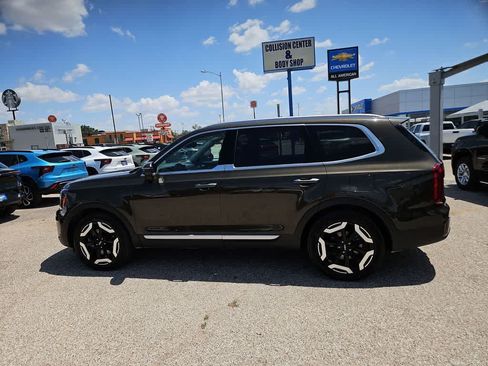 Used 2024 Kia Telluride S w/ S Sunroof Package FWD image 5