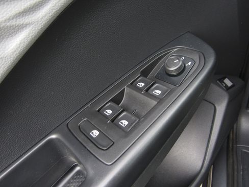 Used 2022 Volkswagen Taos S FWD image 21