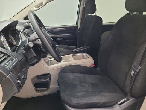 Used 2016 Dodge Grand Caravan SXT image 17