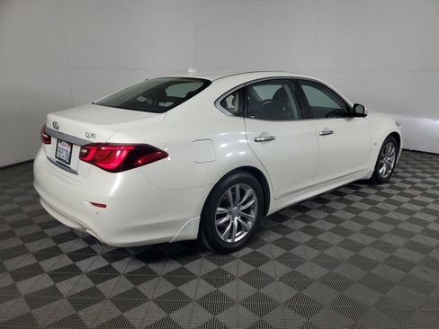 Used 2019 INFINITI Q70 Luxe w/ Proactive Package image 4