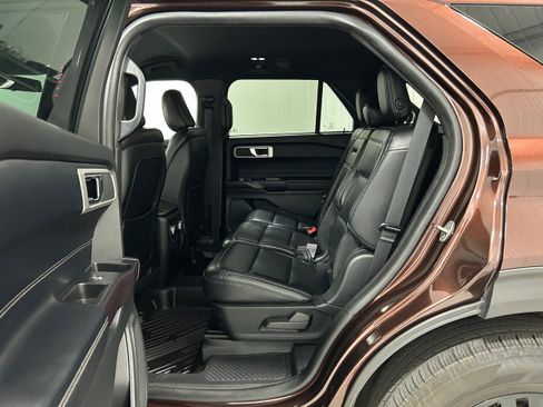 Used 2020 Ford Explorer XLT w/ Equipment Group 202A AWD/4WD image 25
