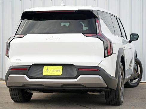 Used 2024 Kia EV9 Light Long Range image 4