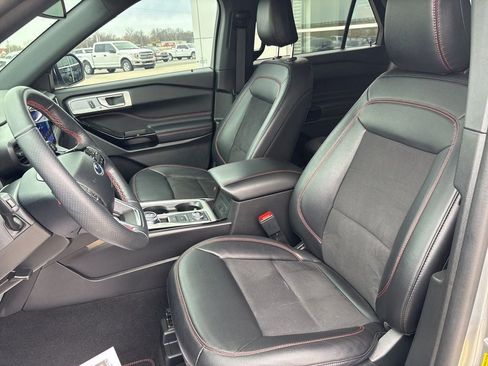 Used 2024 Ford Explorer ST-Line w/ Class IV Trailer Tow Package image 11