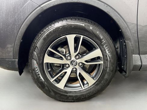 Used 2018 Toyota RAV4 XLE FWD image 14