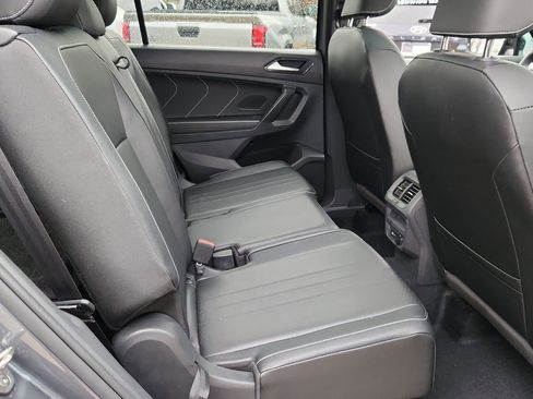 Used 2022 Volkswagen Tiguan SE R-Line image 19