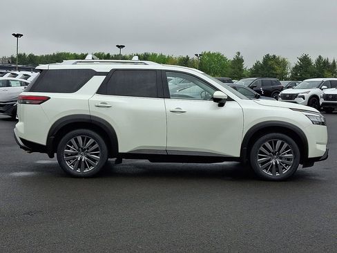 Certified 2024 Nissan Pathfinder SL w/ SL Premium Package AWD/4WD image 7