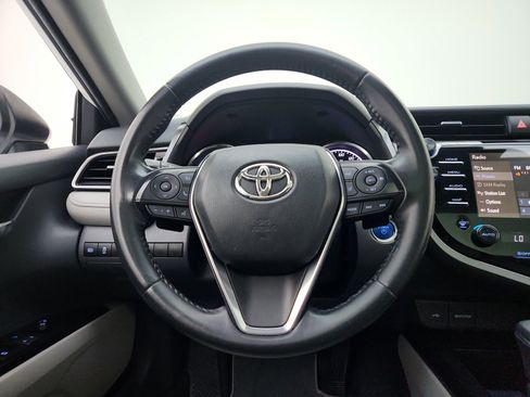 Used 2020 Toyota Camry SE w/ Sunroof Package image 30