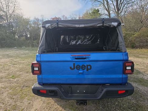 Used 2023 Jeep Gladiator Overland image 10