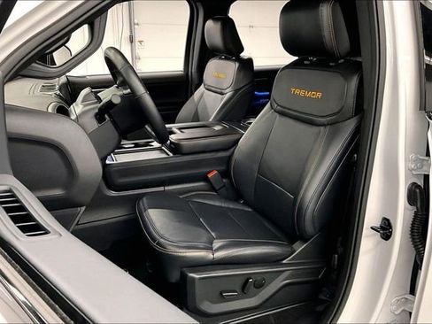 Used 2025 Ford Expedition Tremor AWD/4WD image 23
