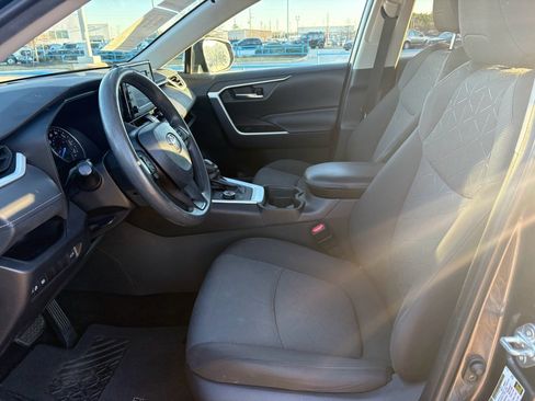 Used 2021 Toyota RAV4 XLE w/ Convenience Package image 10