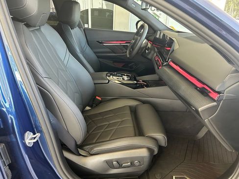 Used 2026 BMW i5 eDrive40 w/ Premium Package RWD image 23