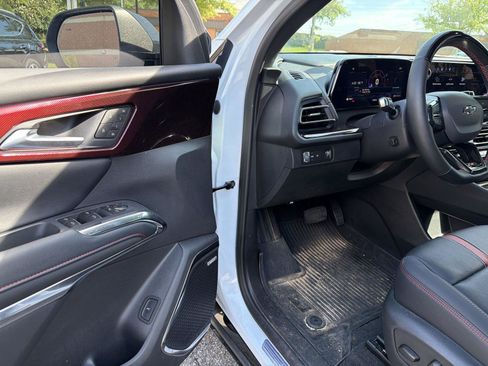Used 2026 Chevrolet Traverse RS w/ LPO, Floor Liner Package FWD image 11
