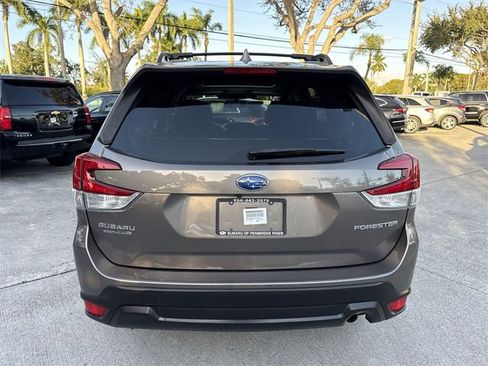 Used 2023 Subaru Forester Premium image 24