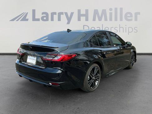 Used 2025 Toyota Camry XSE FWD image 5
