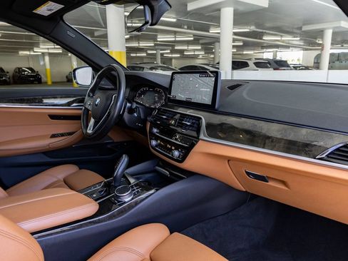 Used 2021 BMW 530e w/ Premium Package RWD image 29