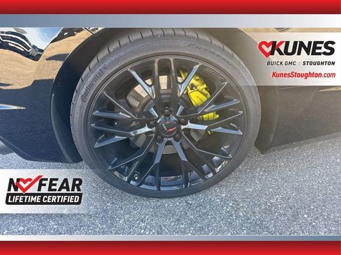 Used 2021 Chevrolet Corvette Stingray Convertible w/ Z51 Performance Package RWD image 13