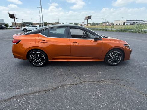 Used 2025 Nissan Sentra SR w/ SR Premium Package FWD image 9