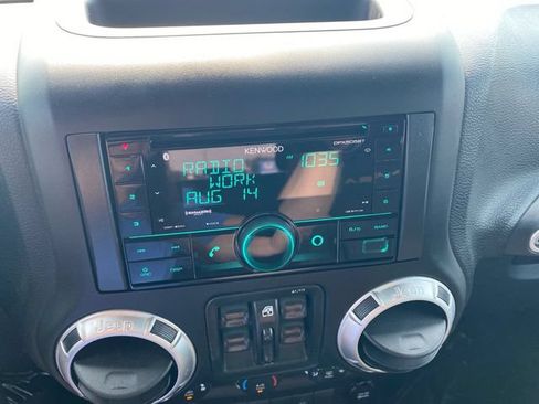 Used 2015 Jeep Wrangler Unlimited Sahara w/ Connectivity Group AWD/4WD image 21