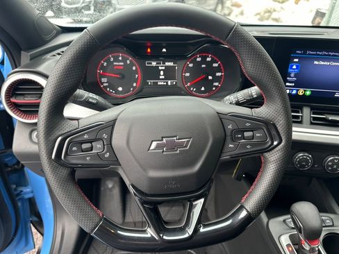 Used 2024 Chevrolet Trax RS w/ Sunroof Package image 17