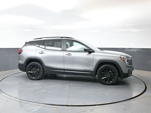 Used 2023 GMC Terrain SLE w/ Driver Convenience Package AWD/4WD image 4