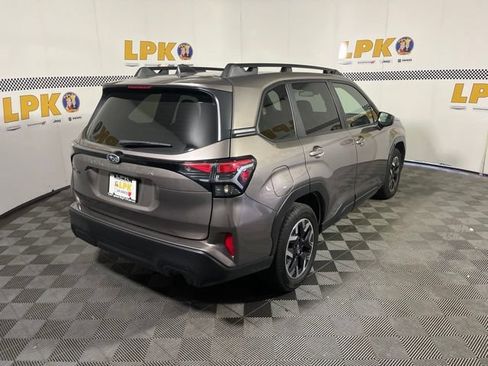 Used 2025 Subaru Forester Premium AWD/4WD image 3