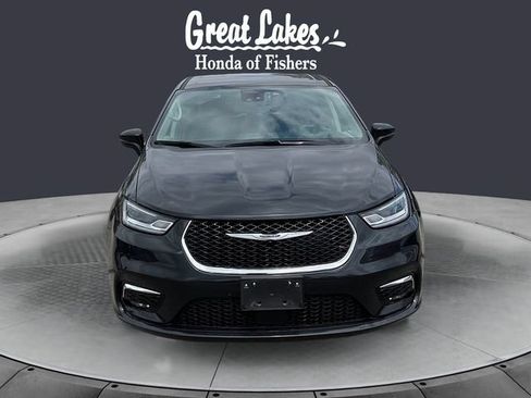 Used 2023 Chrysler Pacifica Touring-L FWD image 9
