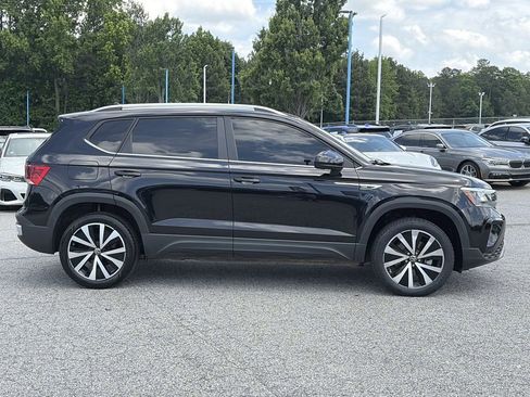 Used 2024 Volkswagen Taos SE w/ MDO Package FWD image 8