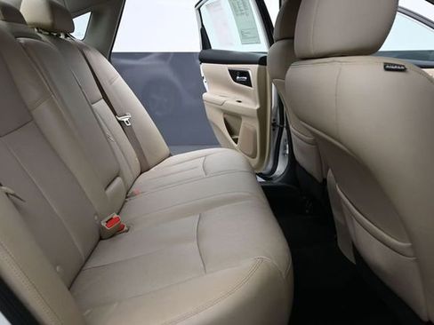 Used 2015 Nissan Altima 2.5 SL w/ Technology Package FWD image 19