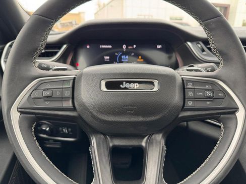 Used 2023 Jeep Grand Cherokee L Laredo image 19