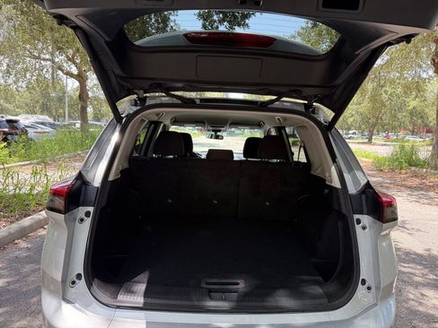 Used 2025 Nissan Rogue SV FWD image 30