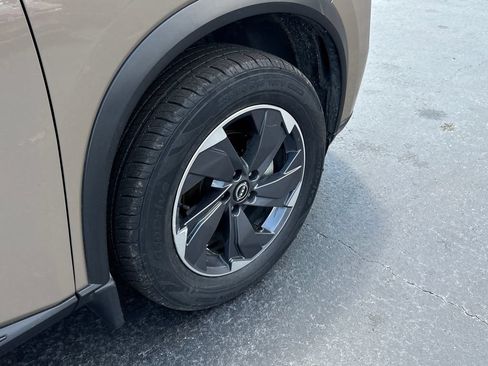 Used 2025 Nissan Rogue SV FWD image 29