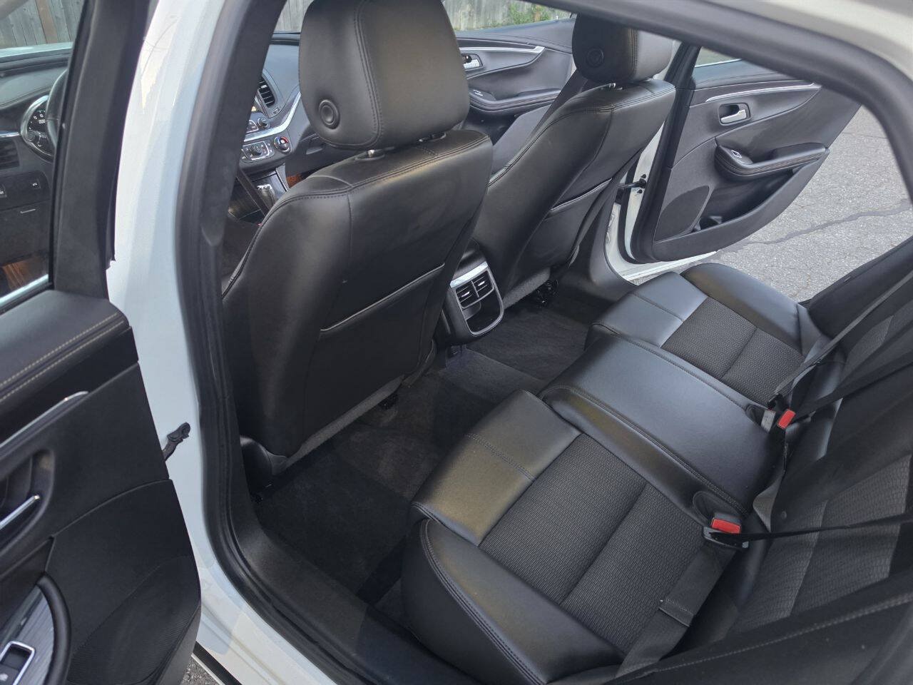 Used 2016 Chevrolet Impala LT FWD image 36