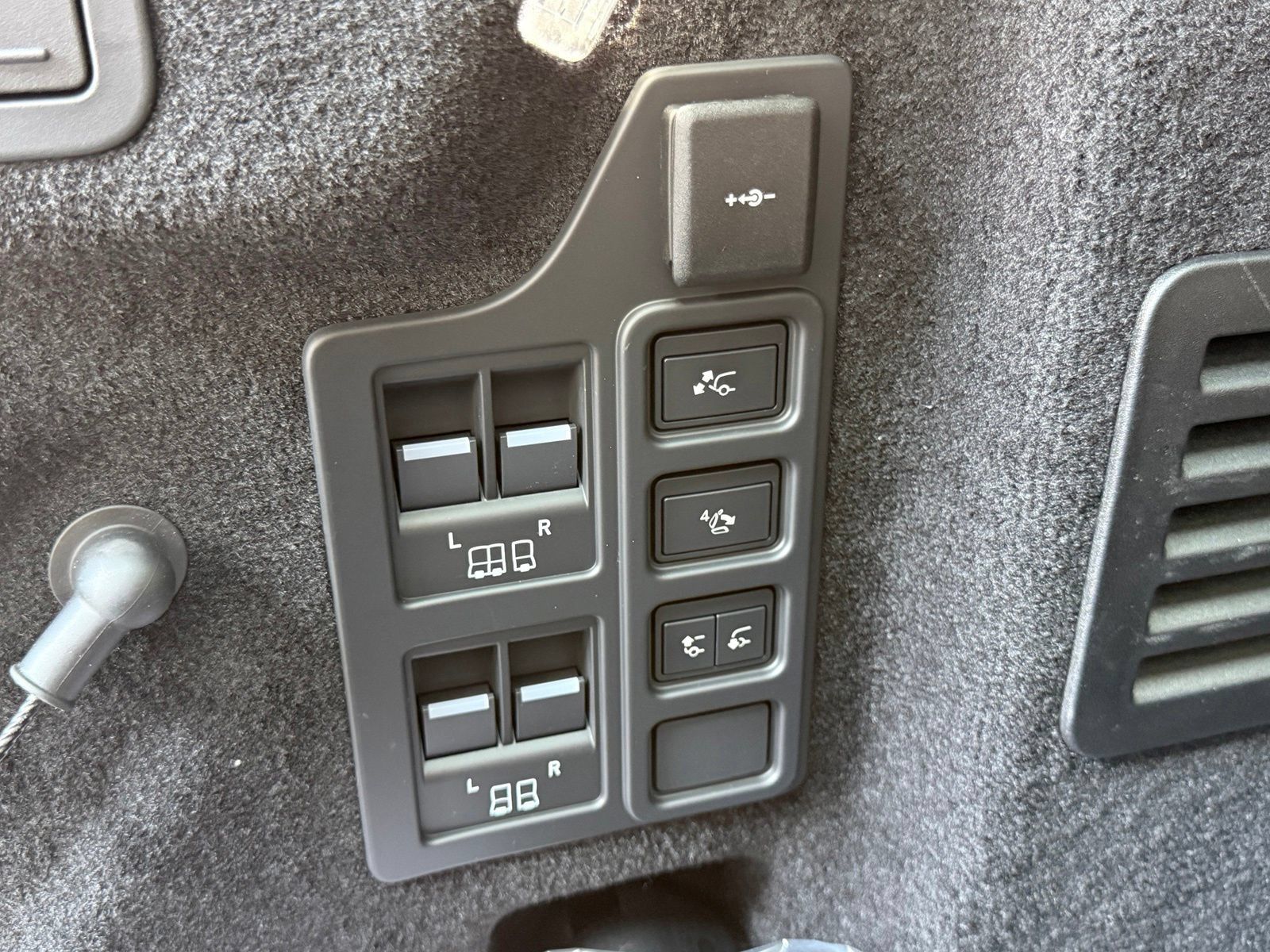 New 2026 Land Rover Discovery Limited Edition AWD/4WD image 53