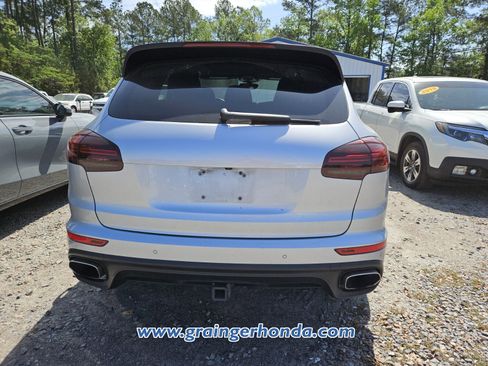 Used 2018 Porsche Cayenne Platinum Edition image 8