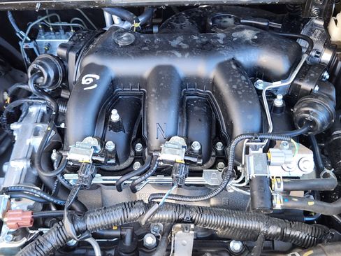 Used 2025 Nissan Pathfinder Platinum image 21